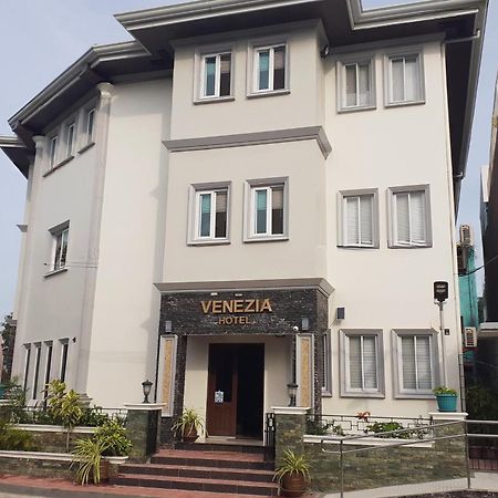 Venezia Suites Hotel Iloilo Buitenkant foto