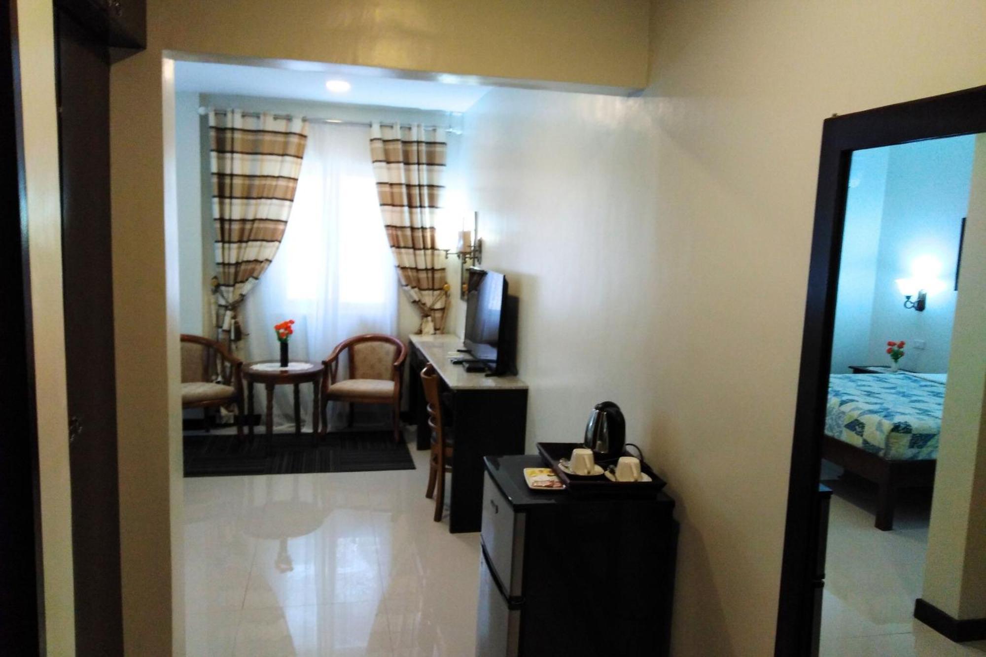 Venezia Suites Hotel Iloilo Kamer foto