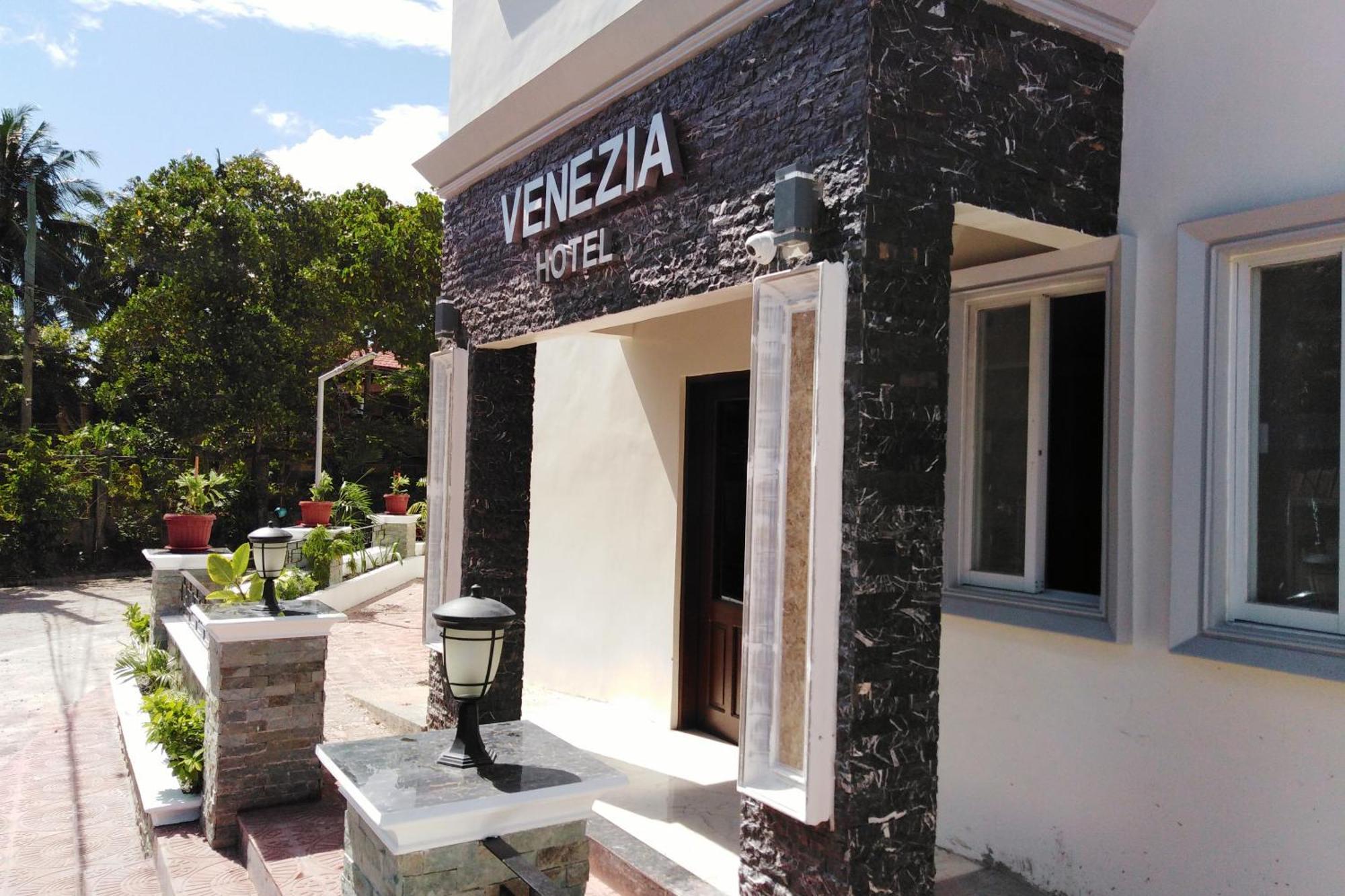 Venezia Suites Hotel Iloilo Buitenkant foto