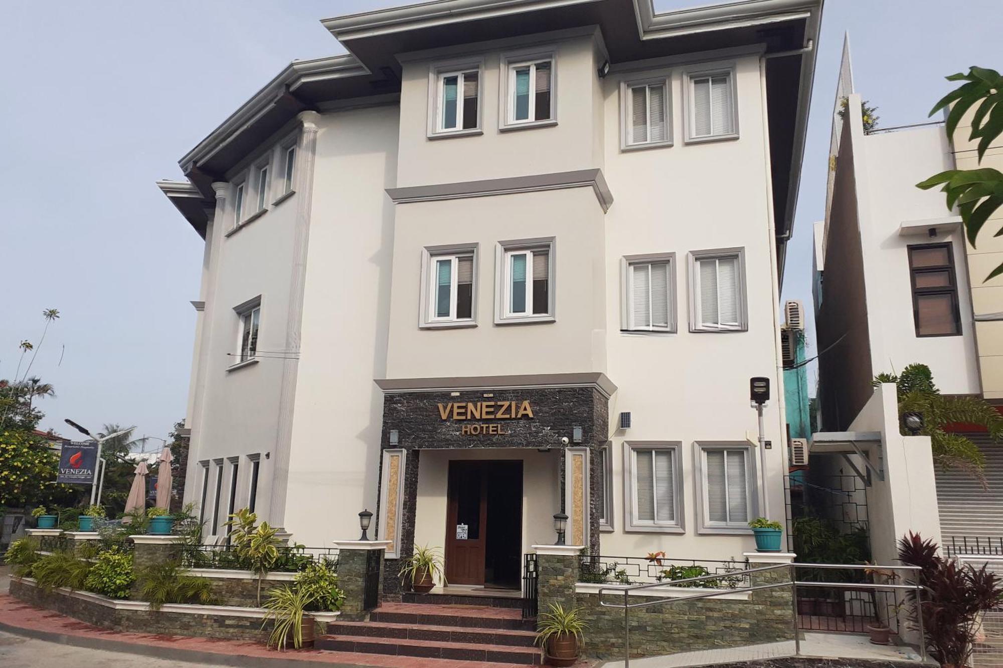 Venezia Suites Hotel Iloilo Buitenkant foto