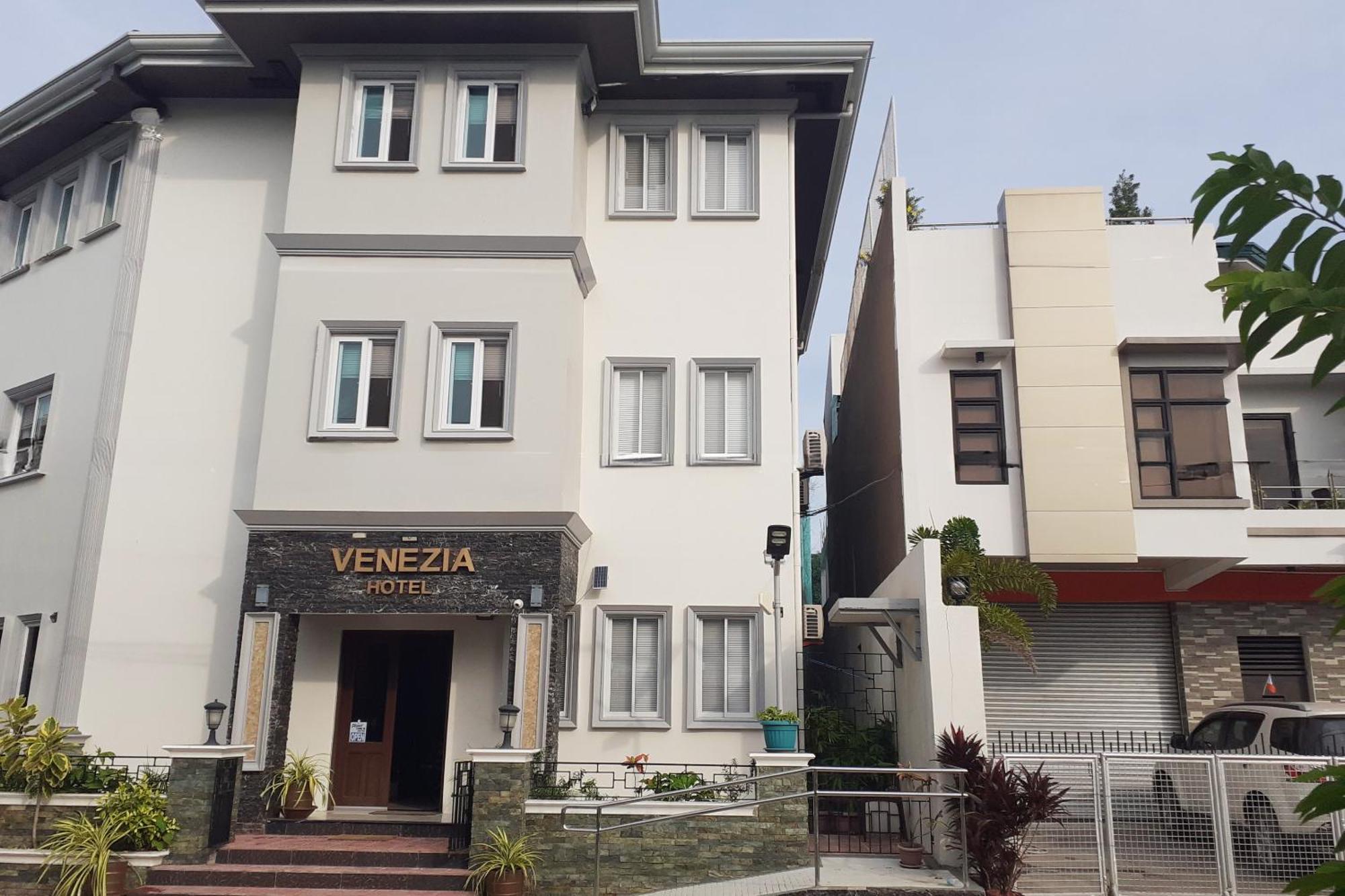 Venezia Suites Hotel Iloilo Buitenkant foto