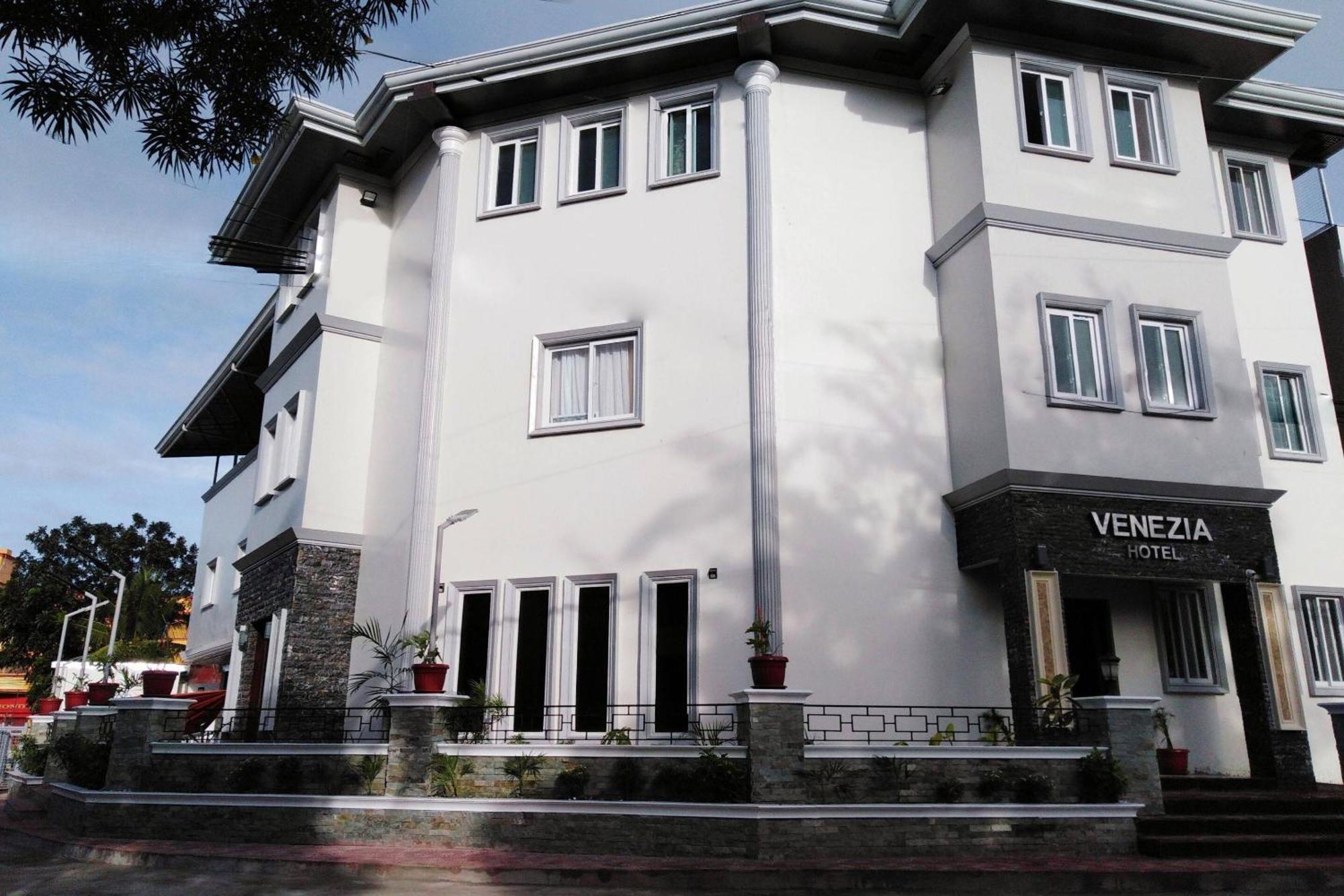 Venezia Suites Hotel Iloilo Buitenkant foto