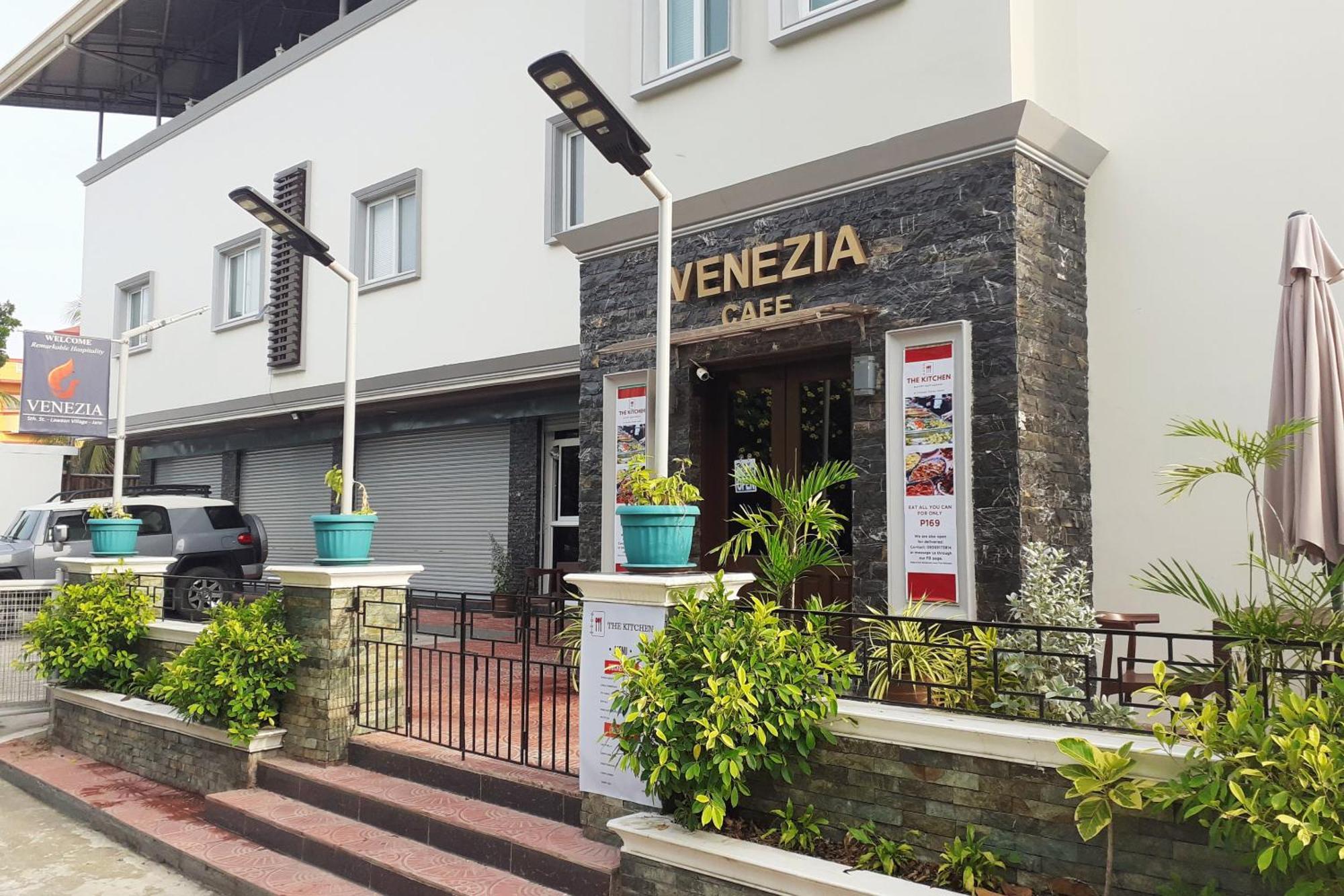 Venezia Suites Hotel Iloilo Buitenkant foto