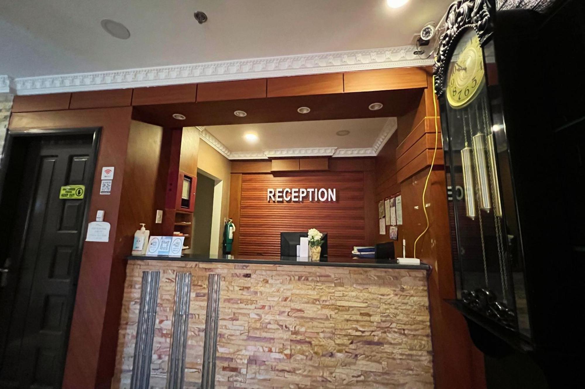 Venezia Suites Hotel Iloilo Buitenkant foto