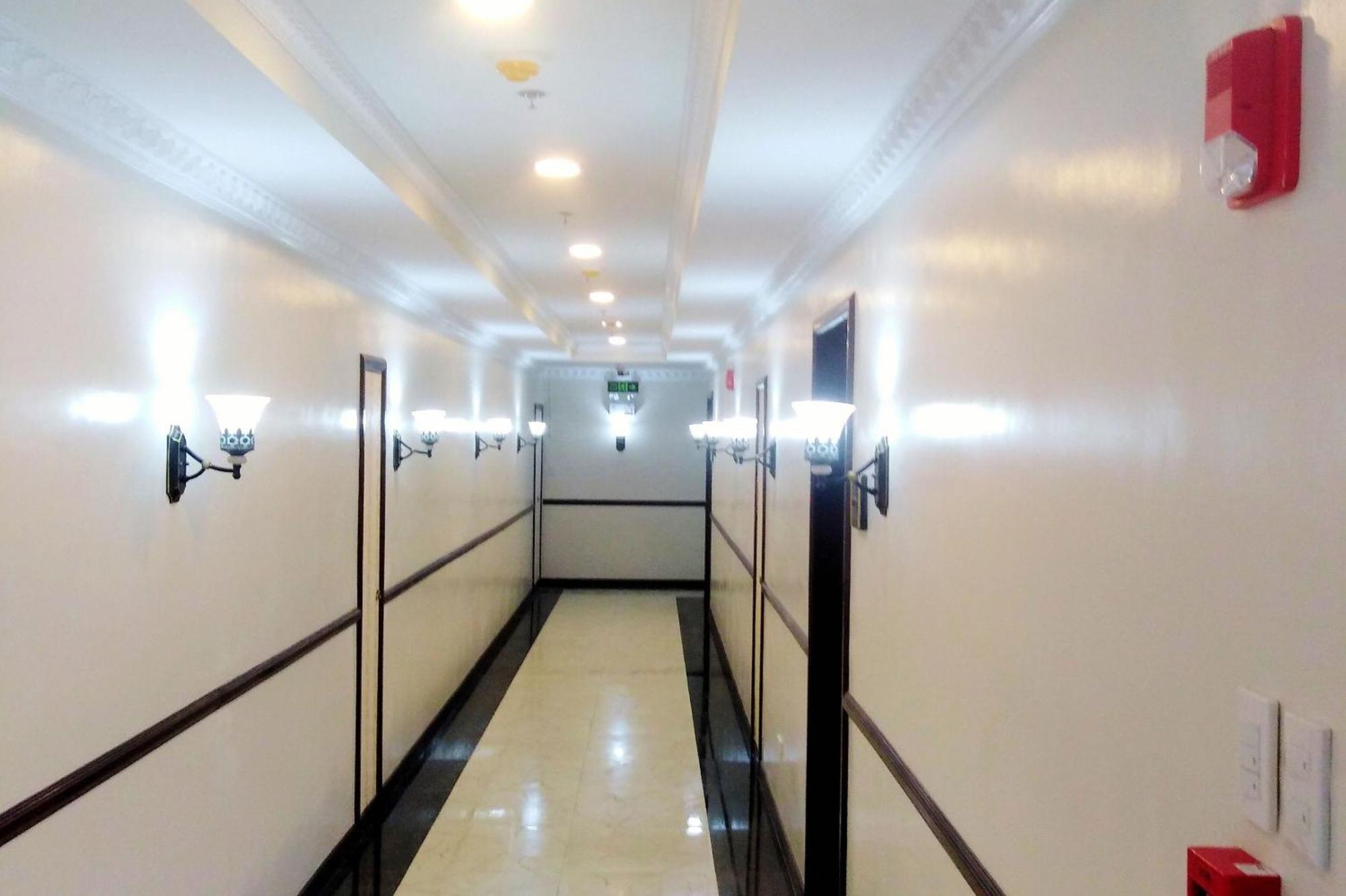Venezia Suites Hotel Iloilo Buitenkant foto