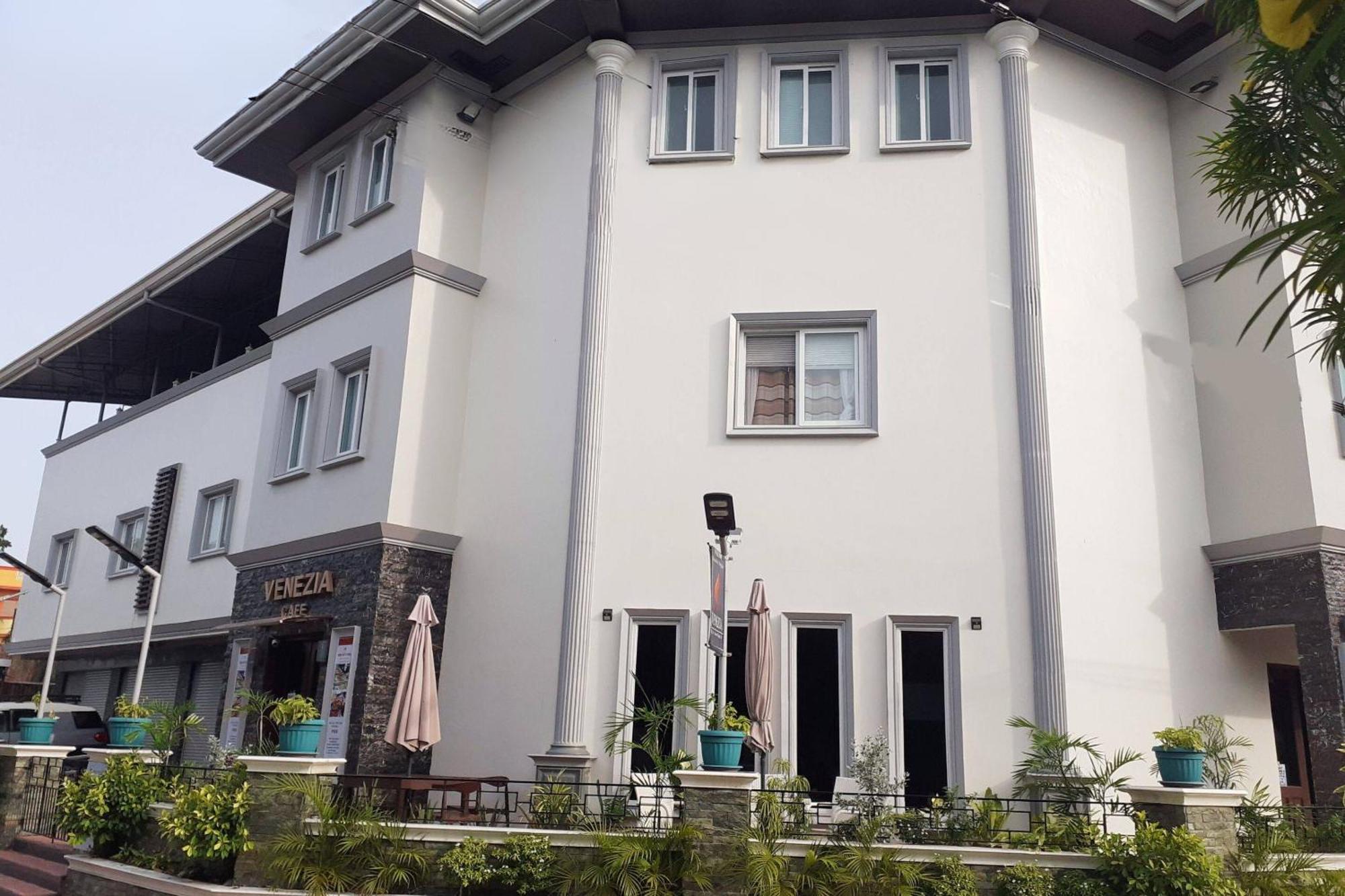 Venezia Suites Hotel Iloilo Buitenkant foto