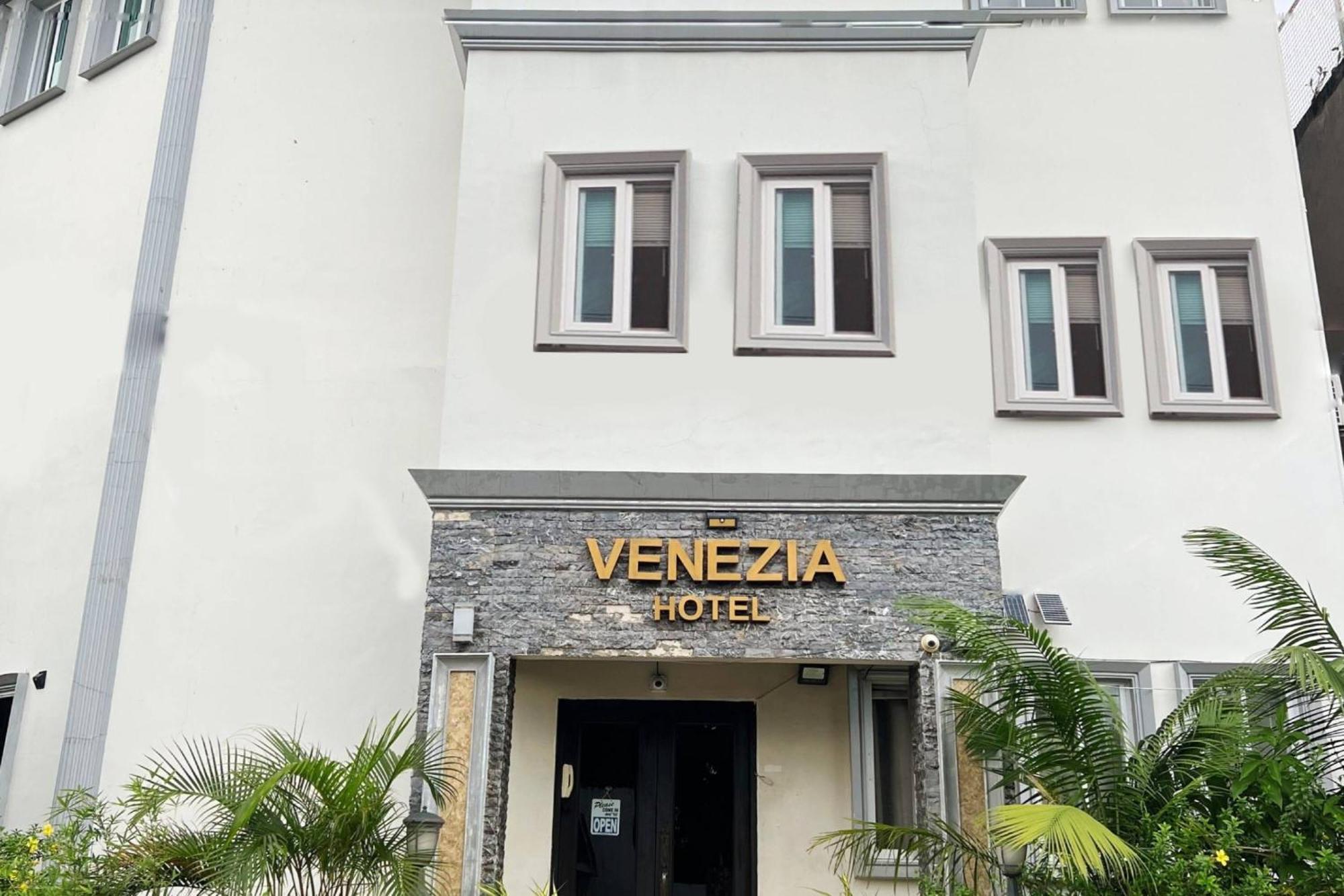 Venezia Suites Hotel Iloilo Buitenkant foto