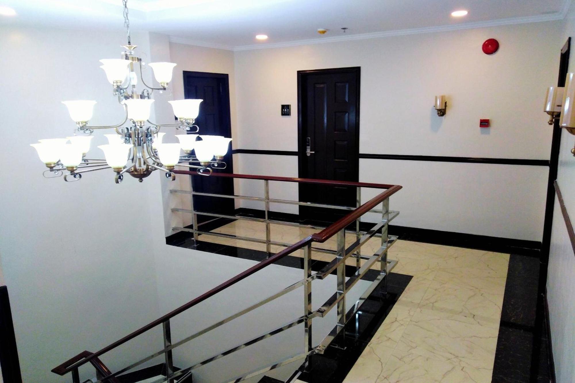 Venezia Suites Hotel Iloilo Buitenkant foto