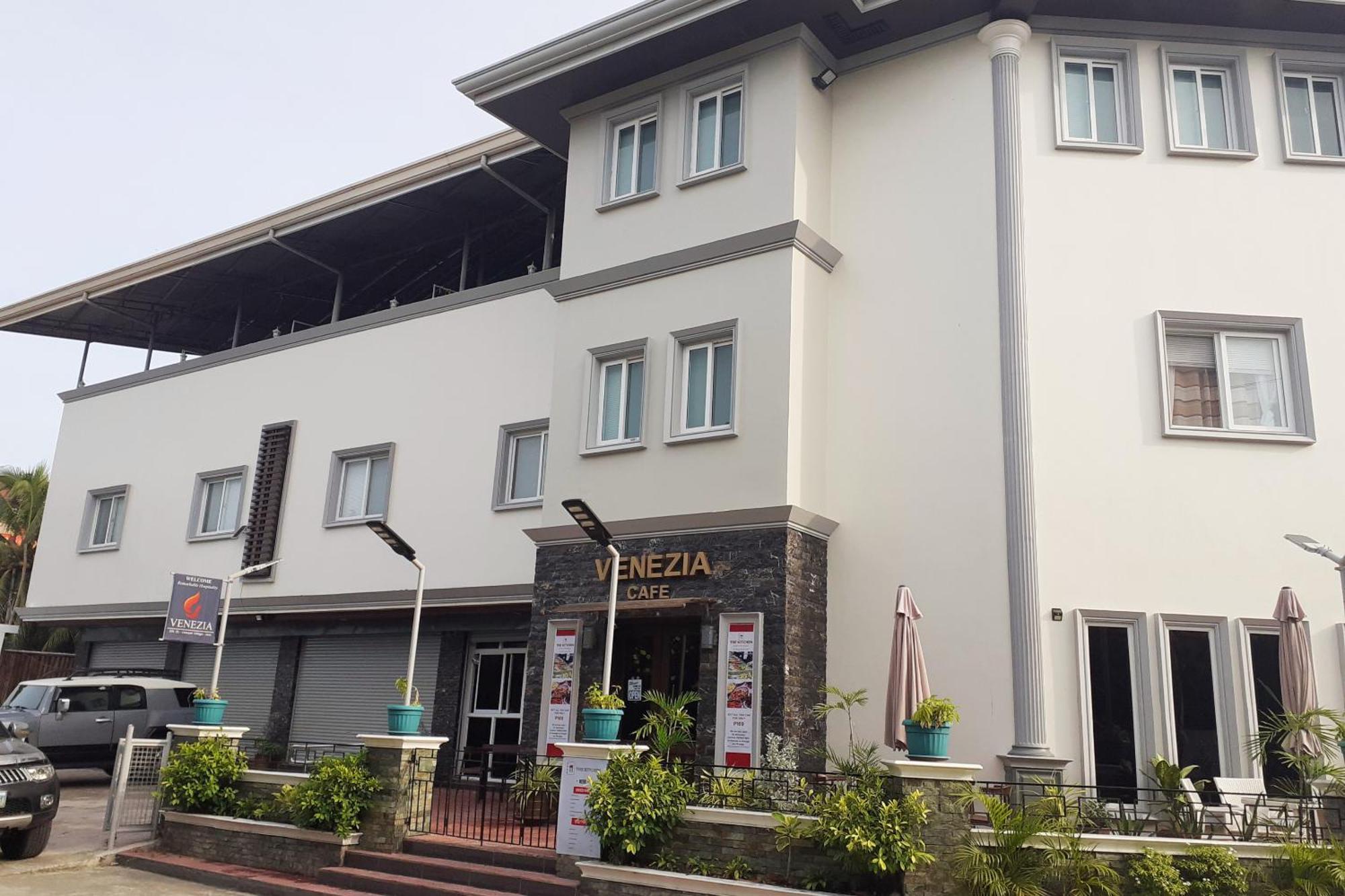 Venezia Suites Hotel Iloilo Buitenkant foto